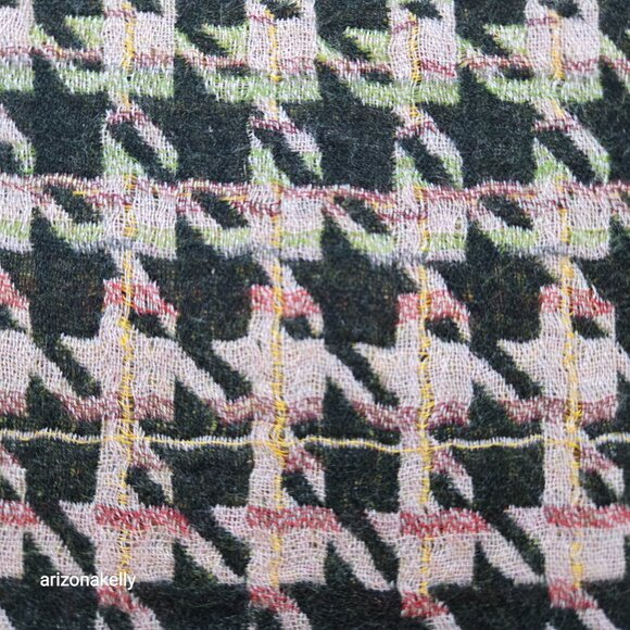 Wilfred 100% Wool Pink Houndstooth Scarf Reversible Aritzia - Picture 4 of 10